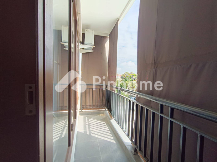 dijual rumah 2 lantai 3kt 125m2 di jl  badak sari  renon - 11