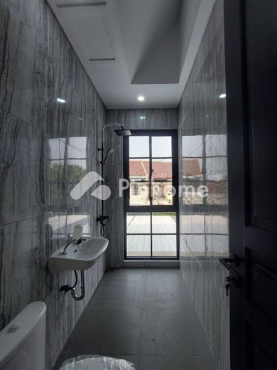 dijual rumah 2 lantai 2kt 100m2 di serpong utara - 10