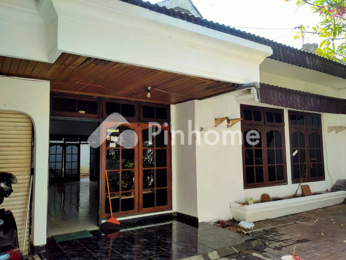 dijual rumah 1 lantai 3kt 300m2 di tenggilis mejoyo