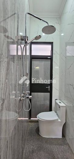 dijual rumah 2 lantai 4kt 135m2 di serpong - 19