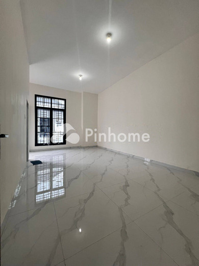 dijual rumah 2 lantai 2kt 72m2 di komplek reyhan haus jln setia budi dalam - 4