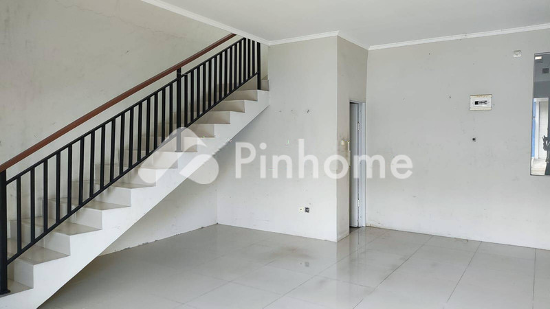 dijual gudang 328m2 di cikupa - 5