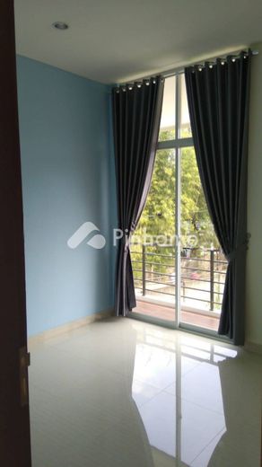 dijual rumah 2 lantai 5kt 240m2 di karawaci - 12