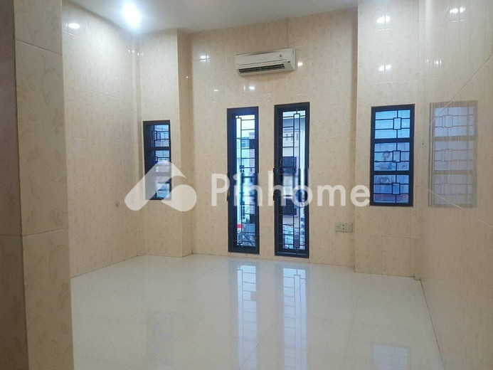 dijual rumah 4 lantai 4kt 64m2 di jalan bilal ujung - 6