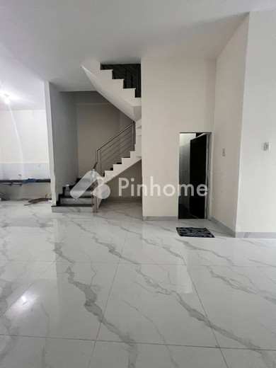 dijual rumah 2 lantai 2kt 72m2 di komplek reyhan haus jln setia budi dalam - 5