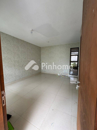 dijual rumah 2 lantai 3kt 120m2 di perumahan grand orchid - 2