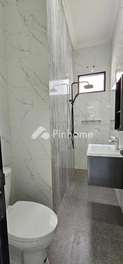 dijual rumah 2 lantai 4kt 135m2 di serpong - 7