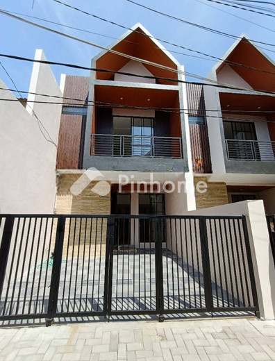dijual rumah 1 lantai 3kt 63m2 di rungkut - 1