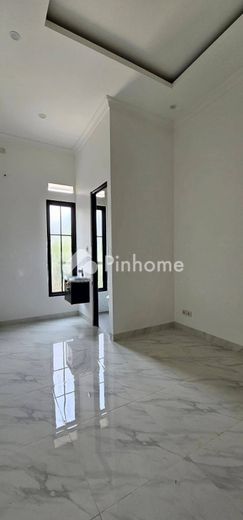 dijual rumah 2 lantai 4kt 135m2 di serpong - 9