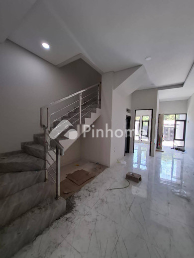 dijual rumah 1 lantai 4kt 90m2 di tenggilis mejoyo - 7