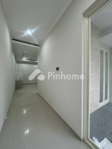 dijual rumah 1 lantai 3kt 65m2 di rungkut - 2
