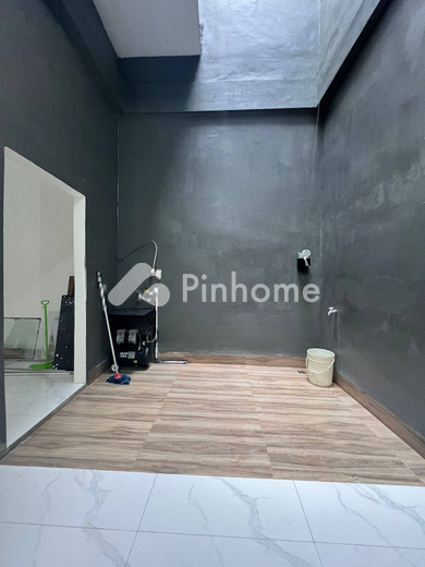 dijual rumah 2 lantai 2kt 72m2 di komplek reyhan haus jln setia budi dalam - 6