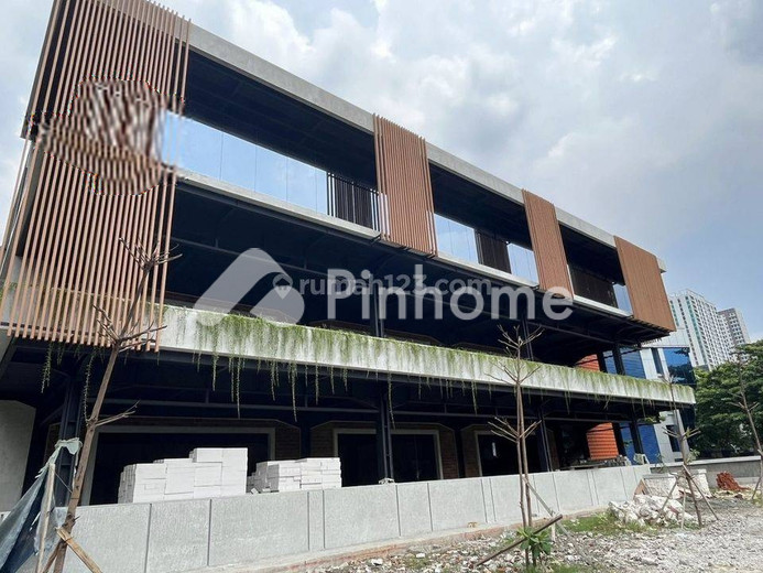 dijual rumah di jalan cempaka putih permai - 1