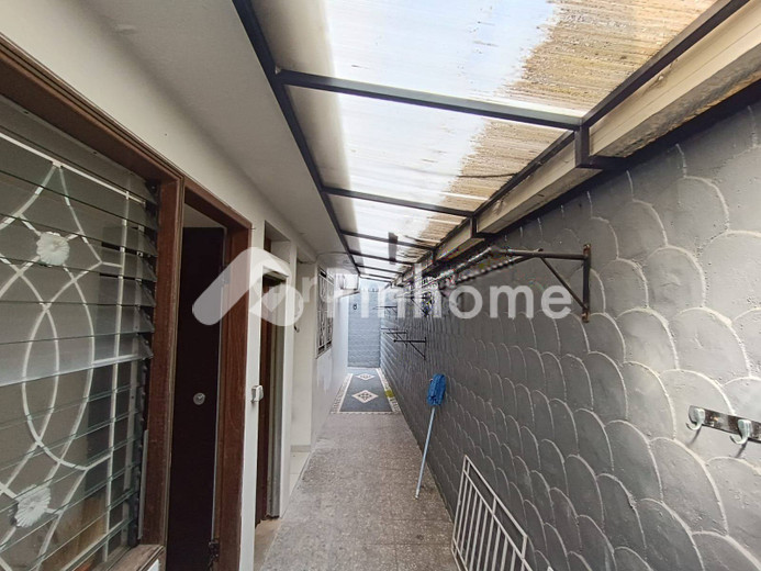 dijual rumah 2 lantai 3kt 125m2 di jl  badak sari  renon - 4