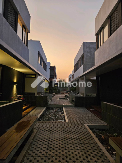disewakan rumah 3kt 60m2 di mororejo - 1