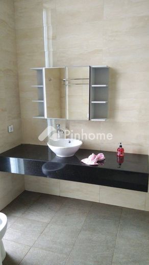 dijual rumah 2 lantai 5kt 240m2 di karawaci - 6