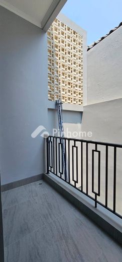 dijual rumah 2 lantai 4kt 135m2 di serpong - 8