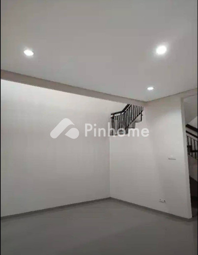 dijual rumah 1 lantai 5kt 198m2 di gubeng - 4