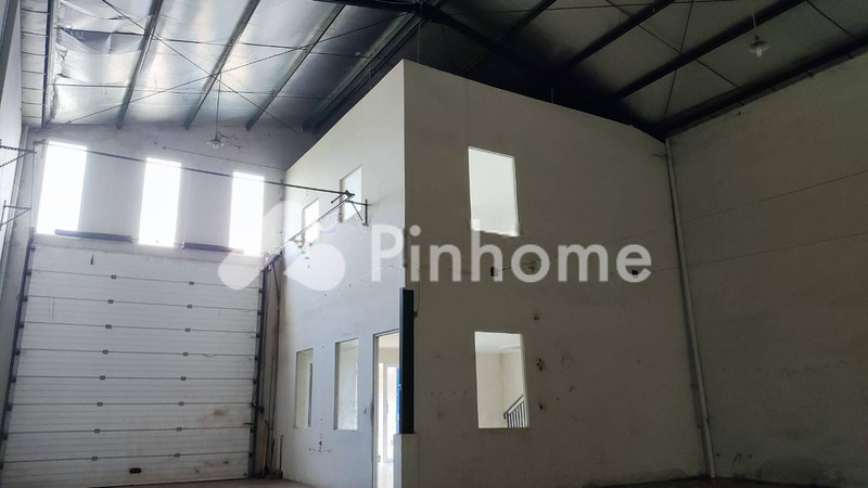 dijual gudang 328m2 di cikupa - 3