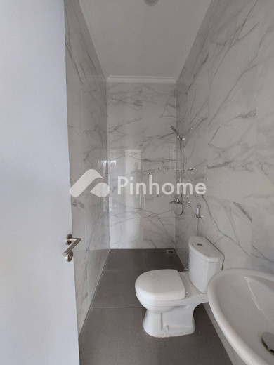 dijual rumah 2 lantai 4kt 100m2 di serpong utara - 6