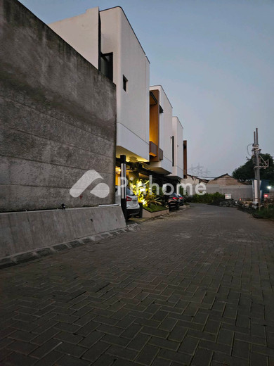 disewakan rumah 3kt 60m2 di mororejo - 3