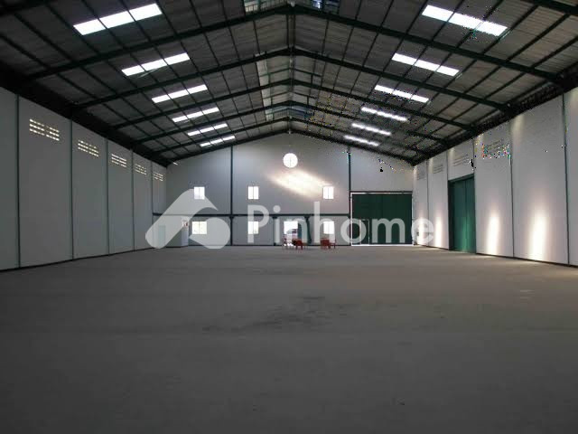 dijual gudang 2500m2 di jagakarsa barat