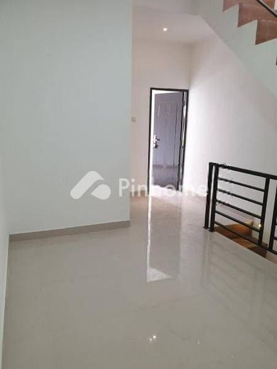 dijual rumah 2 lantai 2kt 40m2 di jl pramuka sari - 2