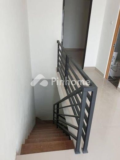 dijual rumah 2 lantai 2kt 40m2 di jl pramuka sari - 3
