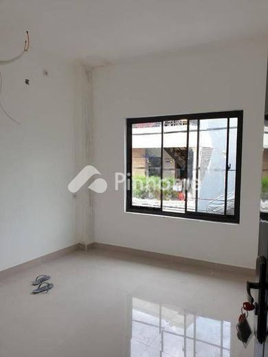 dijual rumah 2 lantai 2kt 40m2 di jl pramuka sari - 6
