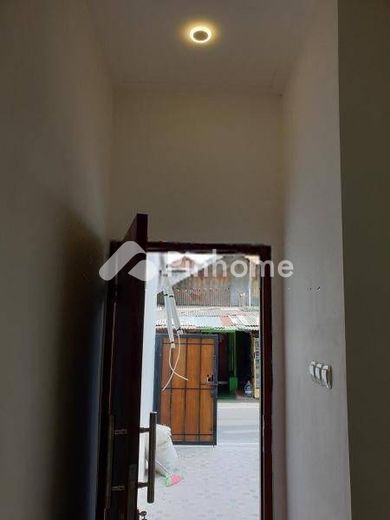 dijual rumah 2 lantai 2kt 40m2 di jl pramuka sari - 7