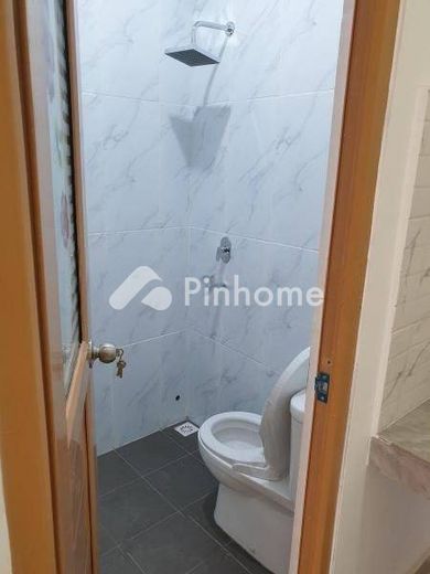 dijual rumah 2 lantai 2kt 40m2 di jl pramuka sari - 15