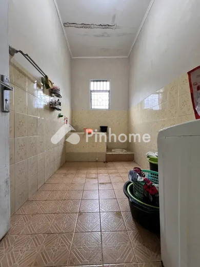 dijual rumah 1 lantai 2kt 150m2 di jl  razak raya - 11
