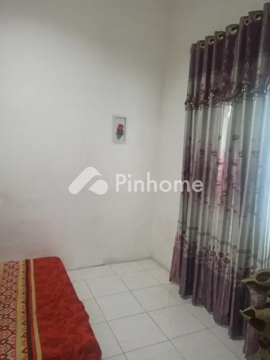 dijual rumah 2 lantai 3kt 65m2 di jl  balam - 7