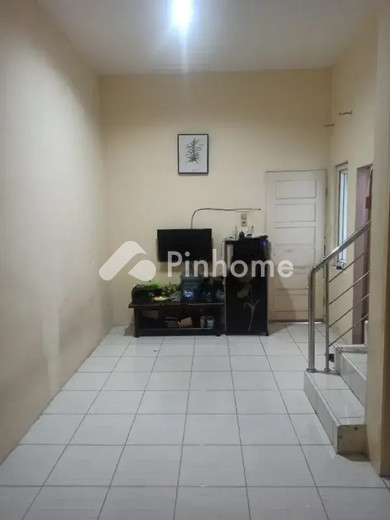 dijual rumah 2 lantai 3kt 65m2 di jl  balam - 10