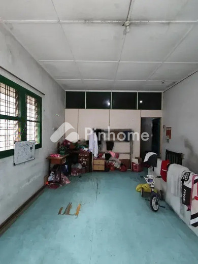 dijual rumah 2 lantai 2kt 56m2 di jl  akik - 8