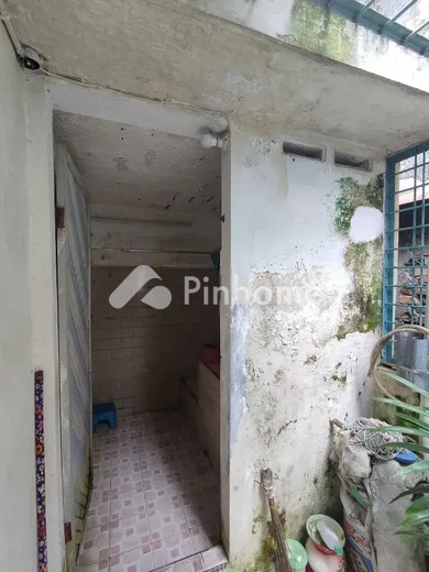 dijual rumah 2 lantai 2kt 56m2 di jl  akik - 9