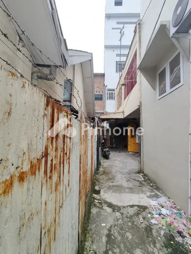 dijual rumah 2 lantai 2kt 56m2 di jl  akik - 10