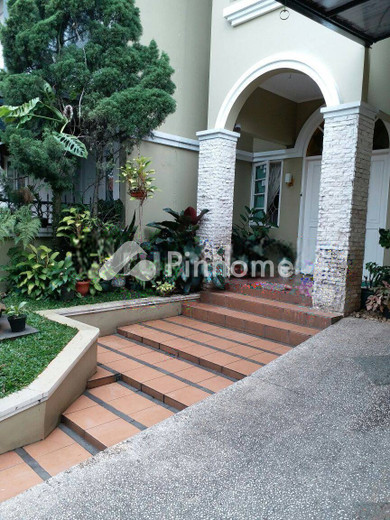 dijual rumah 2 lantai 4kt 136m2 di jalan pasteur - 1